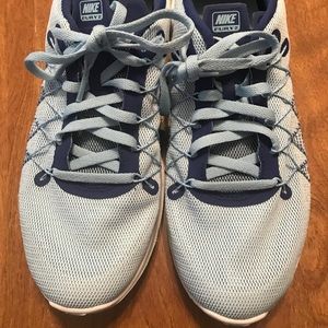 Women’s Nike tennis shoes size 7.5